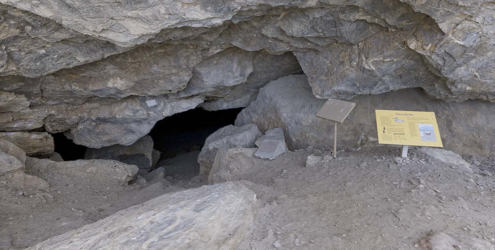 Double-click for full-screen view. Drag to rotate the point of view. Click the red hotspots to navigate.